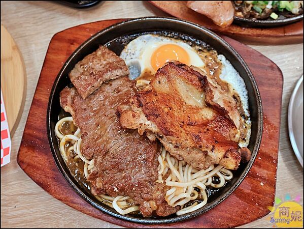 ▲▼小牛室 beefhouse lite 北屯軍功店。(圖/部落客商妮吃喝遊樂授權提供)