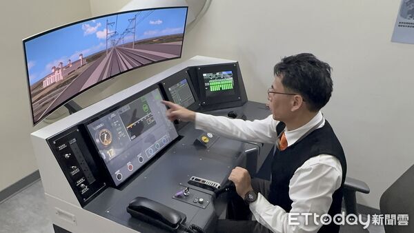 ▲▼高鐵引進4台「駕駛自學型模擬機」。(圖/記者李姿慧攝)