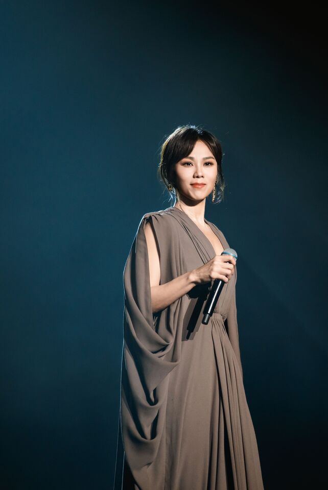 ▲▼ 蔡健雅生日當天宣布推出演唱會限定特典USB。(圖/躍耳娛樂提供)