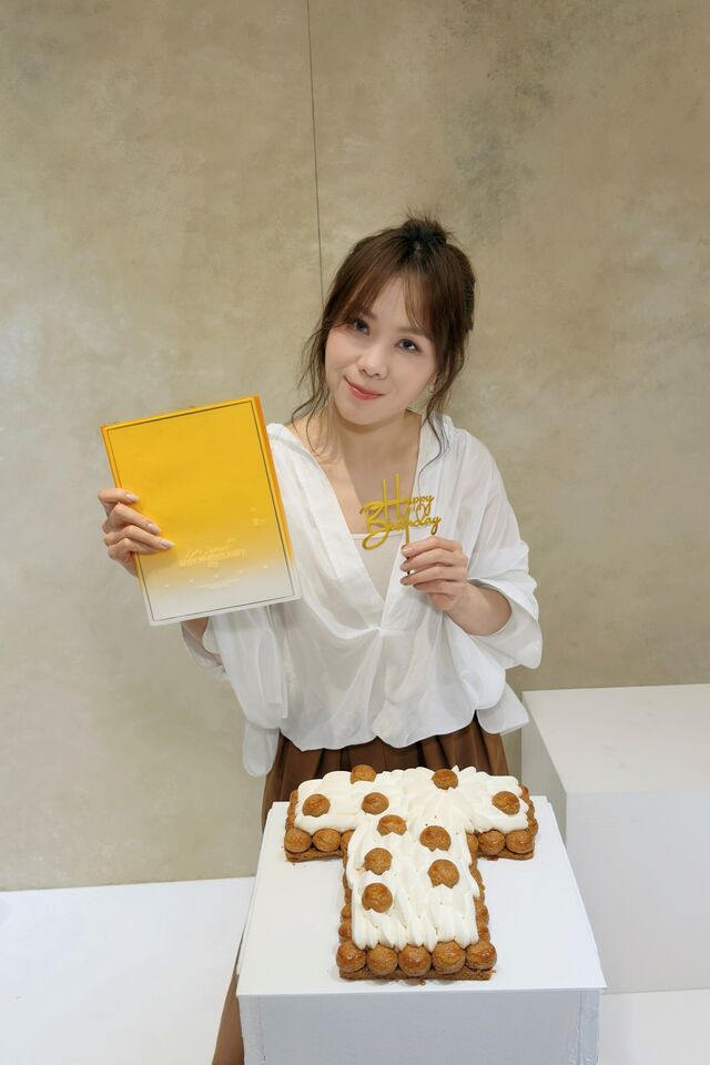 ▲▼ 蔡健雅生日當天宣布推出演唱會限定特典USB。(圖/躍耳娛樂提供)