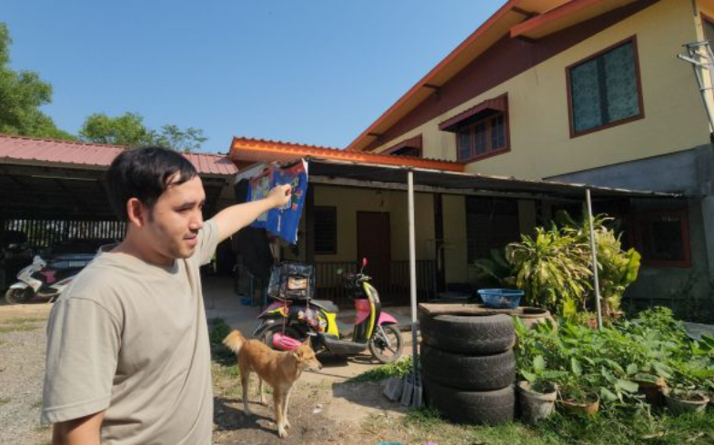 ▲▼熟睡中「子彈射穿枕頭」!泰男奇蹟毫髮無傷。(圖/翻攝自Talk News Online)