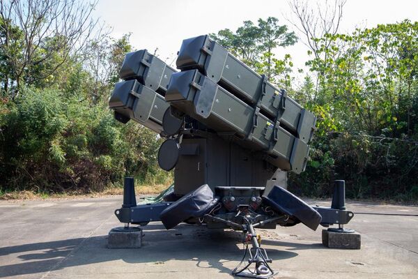 ▲▼麻雀飛彈完成射向確認,待命接戰。(圖/軍聞社)