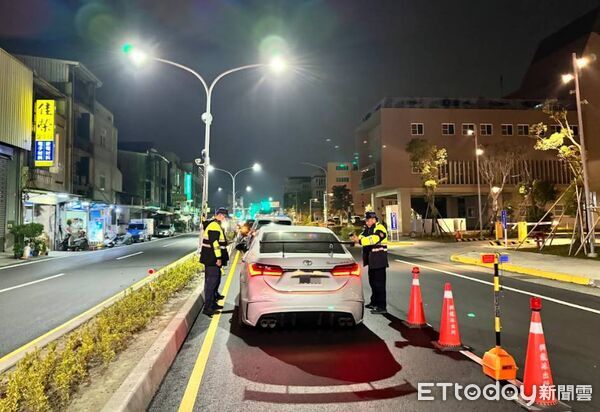 ▲東港警2月2日起全縣酒駕大執法。(圖/記者陳崑福翻攝)