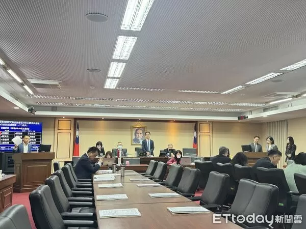 ▲▼立委洪孟楷質疑國旅數據灌水。(圖/記者周湘芸攝)