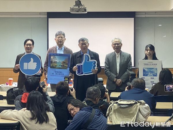 ▲▼柯文哲出席民眾黨第五屆「眾智成城」博、碩士論文獎啟動暨徵件記者會。(圖/記者黃國霖攝)