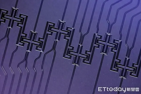 ▲▼中研院自研自製新一代「20位元超導量子晶片」。(圖/中研院提供)