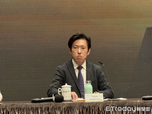 ▲▼行政院秘書長張惇涵出席行政院會記者會。(圖/記者陳家祥攝)