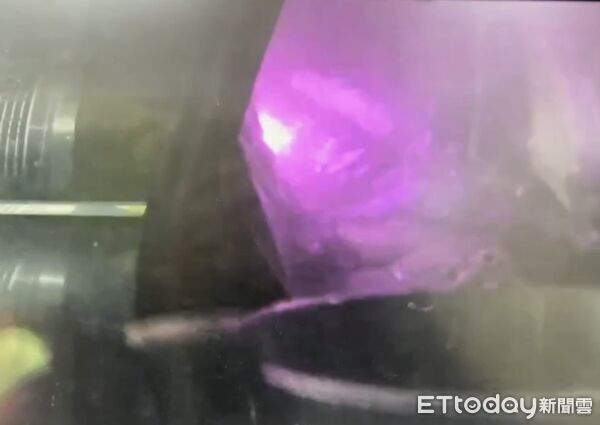 ▲▼ 高雄旗山深夜巨響!男狂炸鞭炮「引火焚車」 住戶嚇壞報警。(圖/記者賴文萱翻攝)