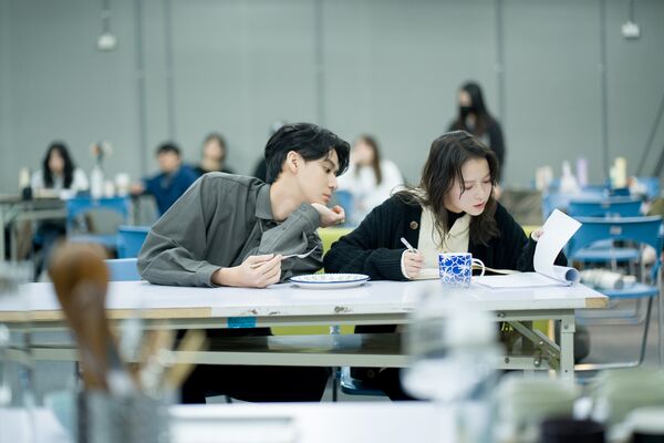 ▲《婚內失戀》李玉璽搭檔項婕如。(圖/艾彼新創股份有限公司提供)