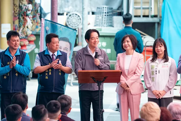 ▲▼總統賴清德前往「松竹寺」參香祈福。(圖/總統府提供)