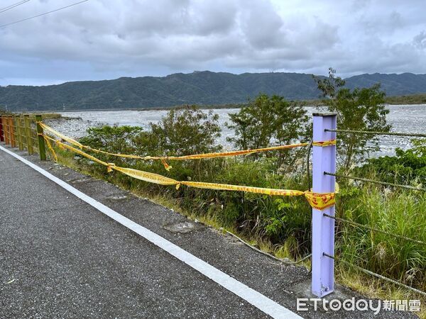▲▼自行車道護欄繩索遭剪斷破壞,4根固定鋼柱不翼而飛。(圖/吉安鄉公所提供,下同)