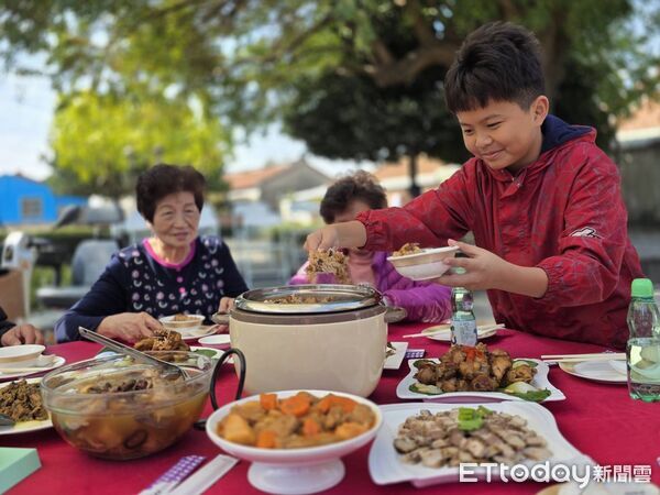 ▲▼ NPOchannel「集食送愛」走進嘉義 攜手多元通路募集年菜溫暖弱勢家庭 。(圖/記者翁伊森攝)