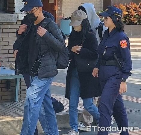 ▲▼剴剴案兒福聯盟前社工陳尚潔否認訪視不實涉嫌過失致死,29日到台北地院出庭,在場外挨轟「拖延戰術、死不認錯」。(圖/記者黃哲民攝)