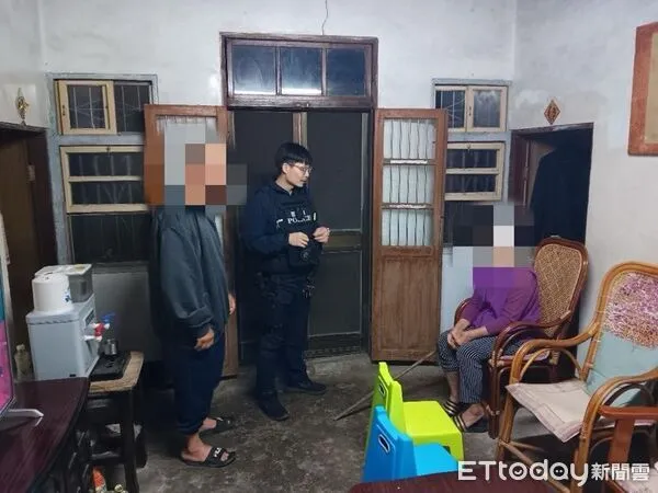 ▲台東卑南派出所員警深夜積極尋回迷途老婦。(圖/記者楊晨東翻攝)