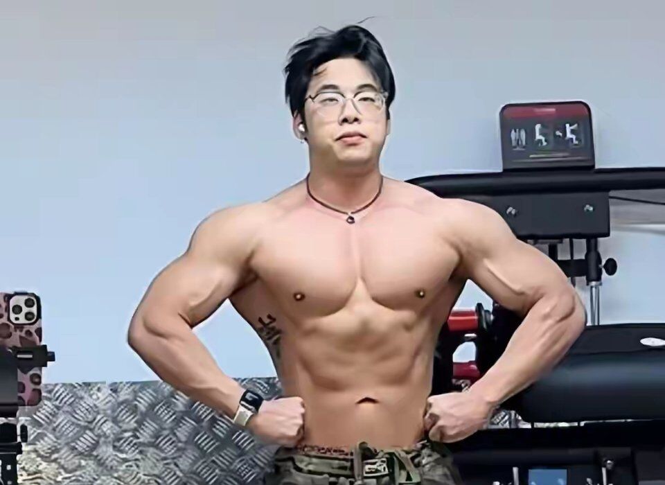 ▲▼26歲健美網紅睡夢猝逝 翻出生前照曝「身體早在求救」。(圖/翻攝自微博)