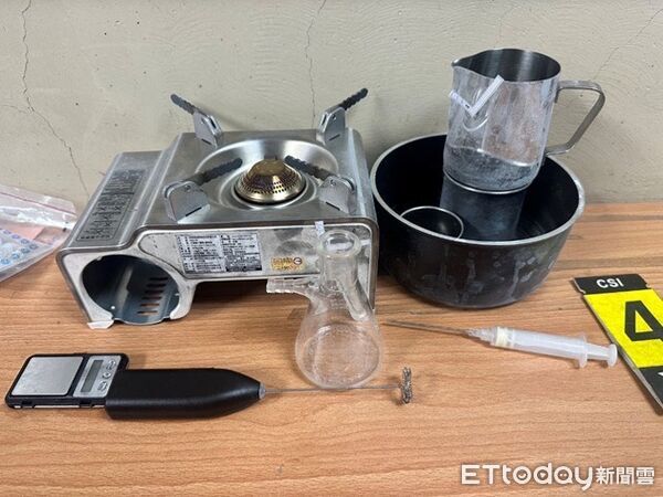 ▲▼毒鴛鴦在八里區設毒品分裝場遭警查獲,現場起獲毒品及大批製毒工具 。(圖/記者陳以昇翻攝)