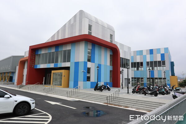 ▲苗栗市全民運動館春節後營運,市公所日前跟World Gym簽約委託營運,市公所也祭出優惠吸引民眾進場 。(圖/記者楊永盛攝)