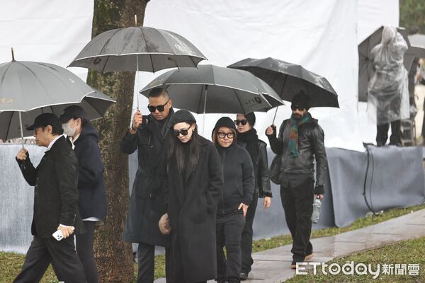 ▲七仙女都出席大S雕像揭幕儀式。(圖/記者徐文彬攝)