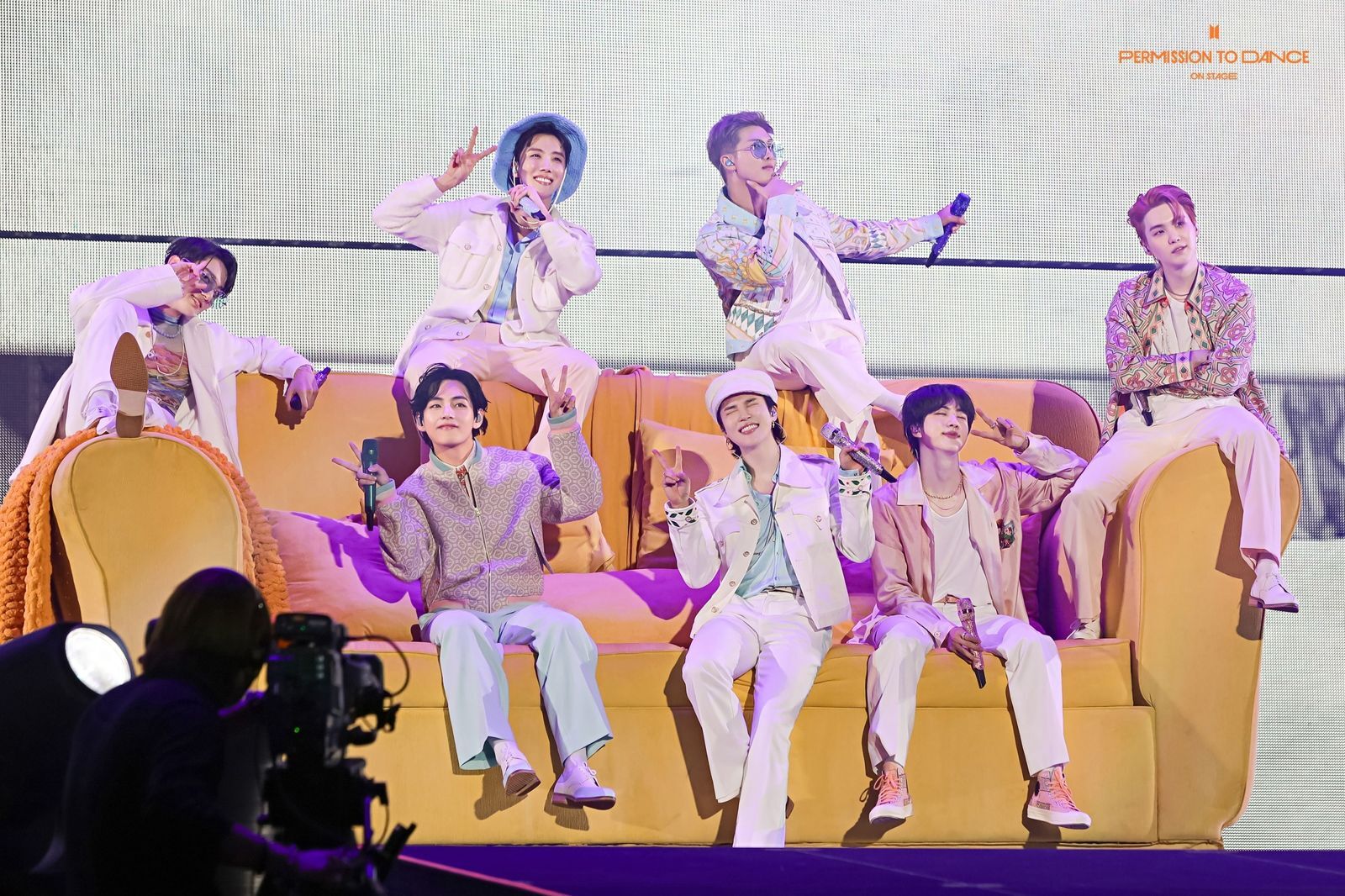 Netflix大手筆與BTS合作打造全新節目內容,包括《BTS THE COMEBACK 演唱會 | ARIRANG》現場演唱會直播,與紀錄片《BTS:天團回歸》。(翻攝自BTS臉書)