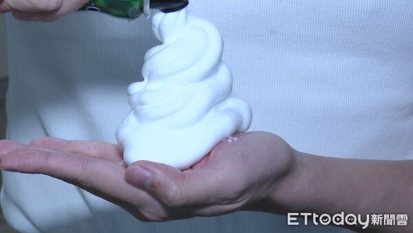 ▲捷運通勤飄味?濕熱氣候放大體味問題 專家揭「科學去味」關鍵▼ 。(圖/記者鄭遠龍攝)