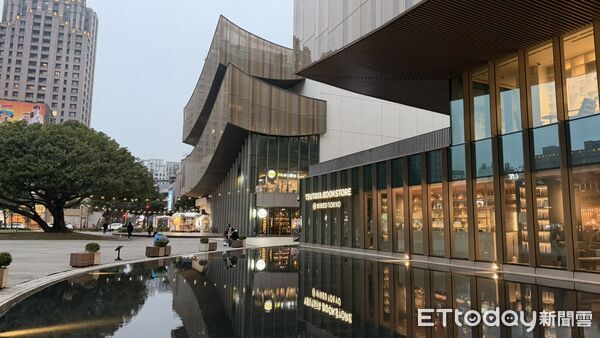 ▲▼桃園市立圖書館總館。(圖/記者彭懷玉攝)