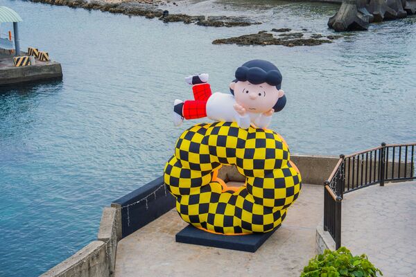 ▲▼屏東曖曖在海邊花生漫畫藝術裝置。(圖/屏東縣政府提供)