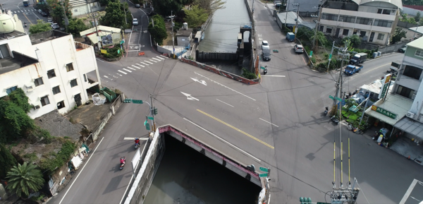 ▲彰化石笱排水堤岸道路有雲霄飛車路稱號,將動工整治。(圖/縣府提供)