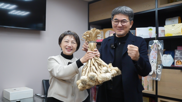 (過年留稿使用)▲▼民進黨立委范雲開箱民進黨雲林縣長參選人、立委劉建國的辦公室。(圖/立委范雲國會辦公室提供)