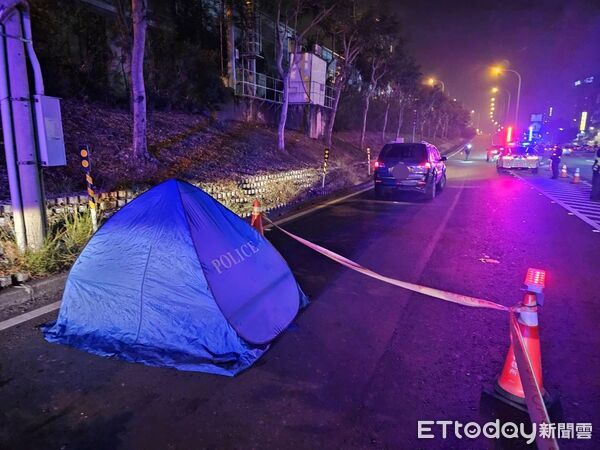 高雄苓雅區中正路交流道北上匝道死亡車禍。(圖/記者吳世龍翻攝)