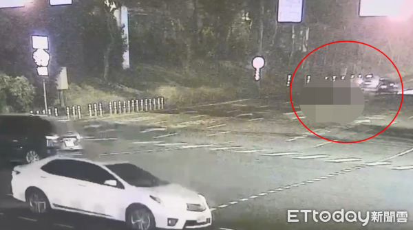 高雄苓雅區中正路交流道北上匝道死亡車禍。(圖/記者吳世龍翻攝)