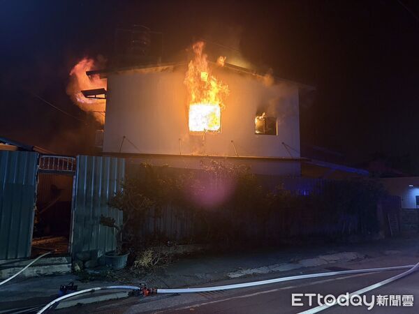 南投民宅倉庫凌晨大火(圖/記者高堂堯翻攝)