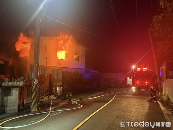南投民宅倉庫凌晨大火(圖/記者高堂堯翻攝)