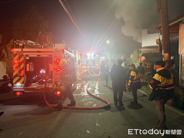 南投民宅倉庫凌晨大火(圖/記者高堂堯翻攝)