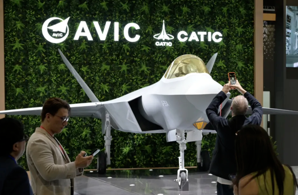 ▲▼ 在第十屆新加坡航展亮相的殲-35A模型(圖/翻攝航空工業集團)