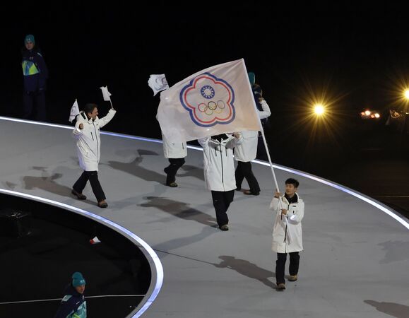 ▲米蘭冬奧正式開幕,中華隊林欣蓉、李宇翔擔任掌旗官。(圖/中華奧會提供)