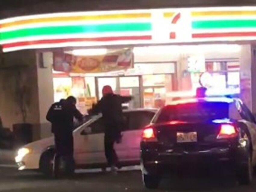 ▲▼永和晚間驚傳槍響!失竊白車拒檢狂逃 警方連開3槍制伏(圖/網友rt007173提供,請勿隨意翻拍,以免侵權。)