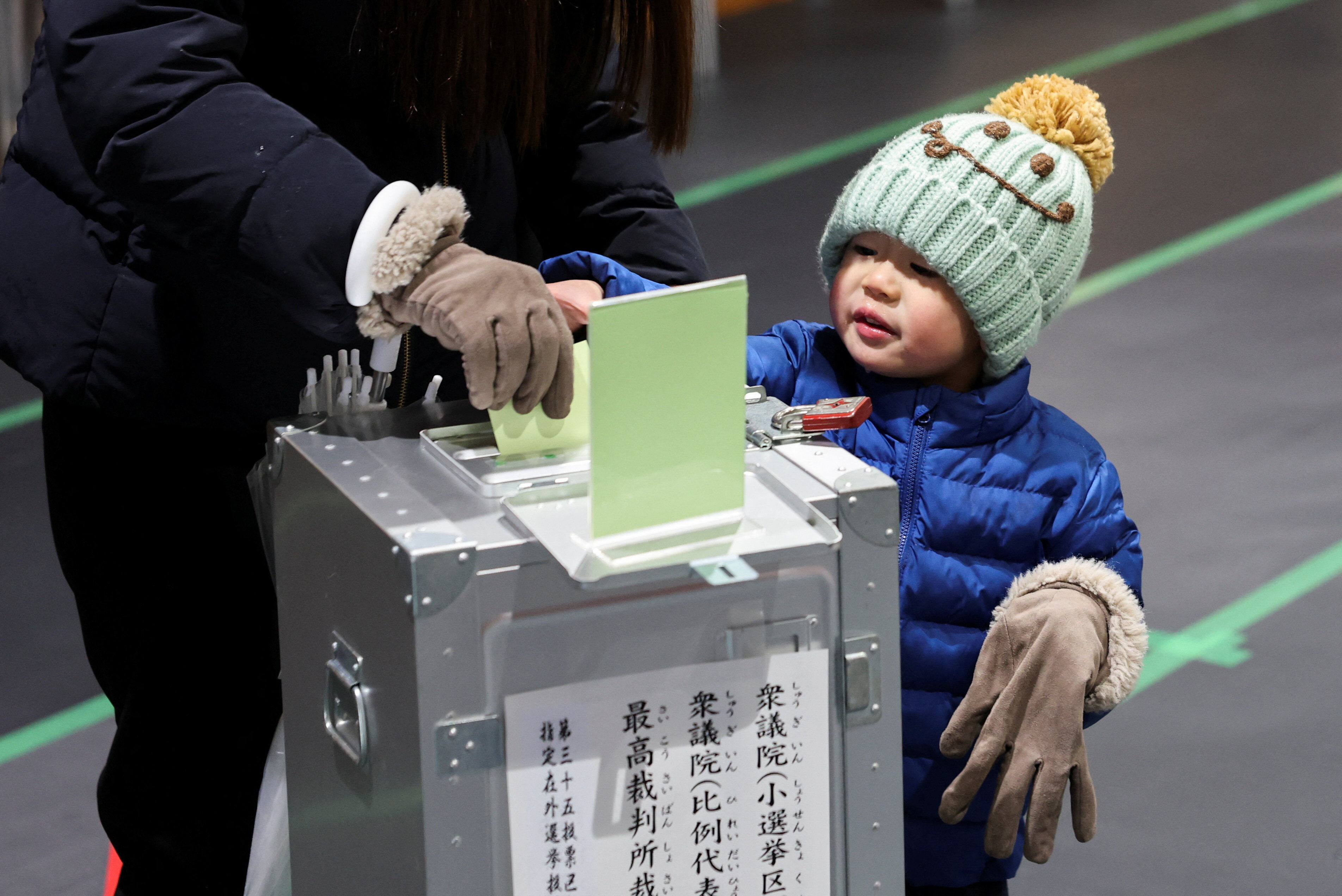 ▲▼日本眾議院大選投票。(圖/路透)