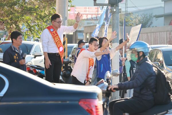 ▲▼詹為元、江啟臣大撞臉。(圖/翻攝江啟臣、詹為元臉書)
