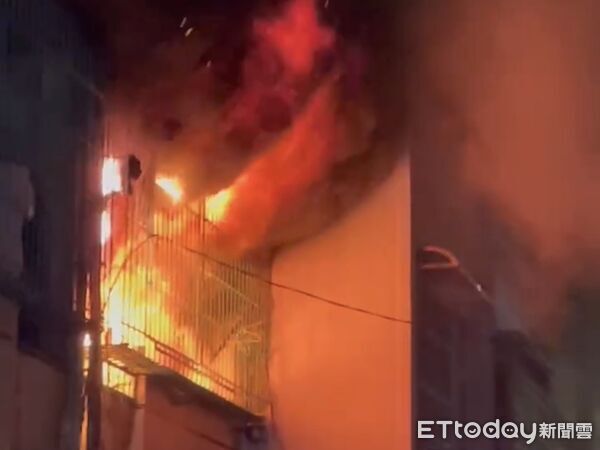 ▲▼高雄鳳山凌晨民宅火警,1人受困不幸罹難。(圖/記者吳奕靖翻攝)
