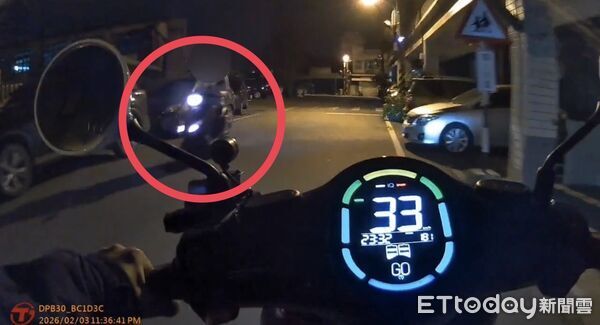 ▲陳姓通緝犯遇巡邏警神情緊張並加速逃離。(圖/吉安警分局提供,下同)