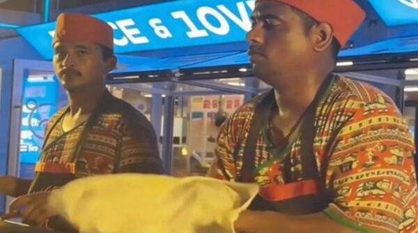 ▲▼印度飛餅師獲封「外籍專家」 陸網質疑:對外國人這麼好?。(圖/翻攝微博)