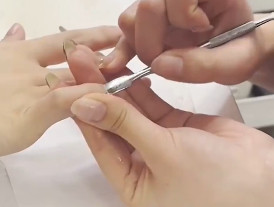 ▲▼陸美甲店遭爆工具混用致多位客人「感染HPV」。(圖/翻攝自微博)