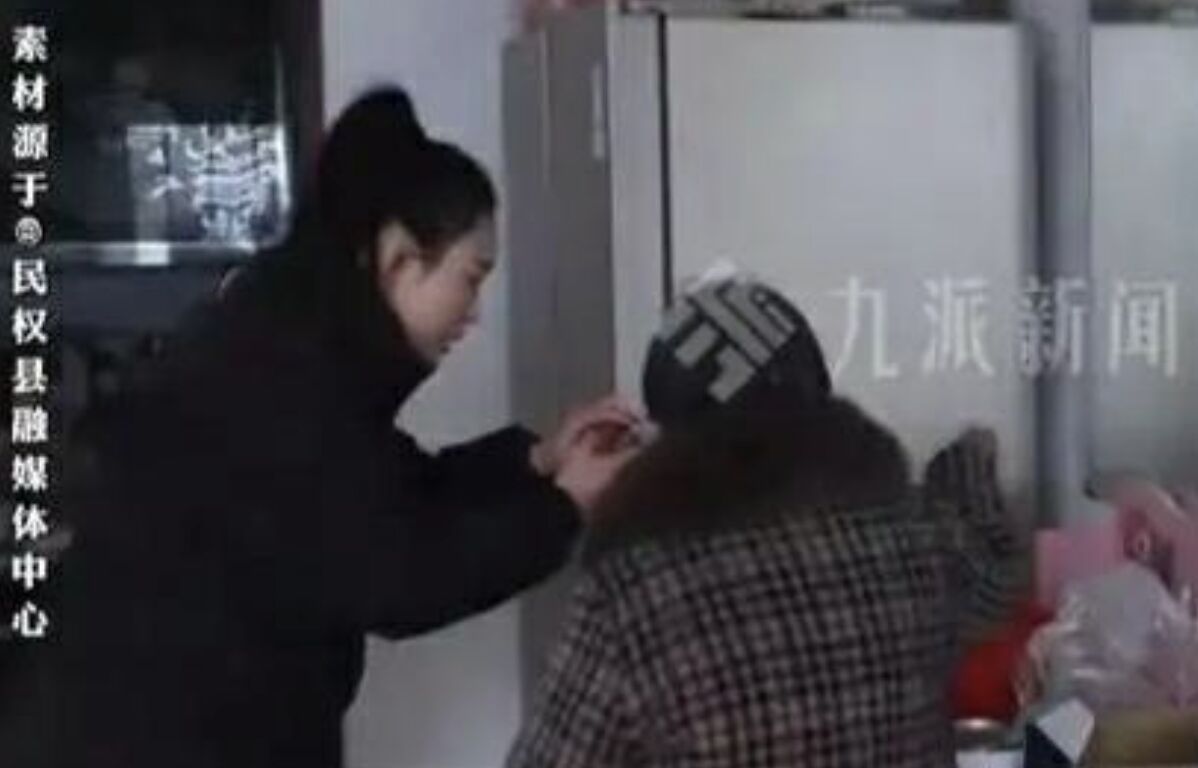 ▲陸女子接單替外出打工的年輕人在家鄉「盡孝」。(圖/翻攝大風新聞)