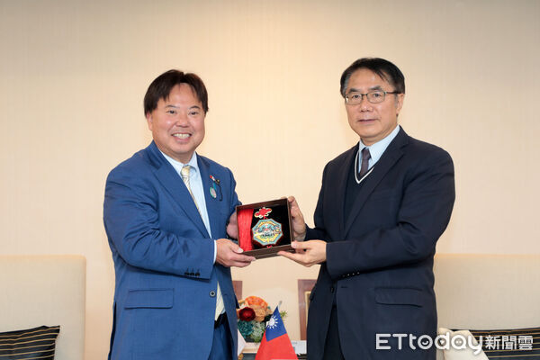 ▲埼玉縣議會日台友好議員聯盟會長鈴木正人率團拜會台南市長黃偉哲,雙方就數位化與防災治理進行交流。(記者林東良翻攝,下同)