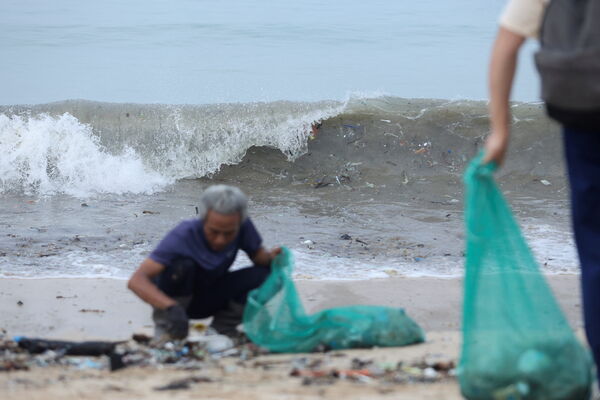 ▲▼印尼峇里島「垃圾海」問題長年未解決。(圖/路透)