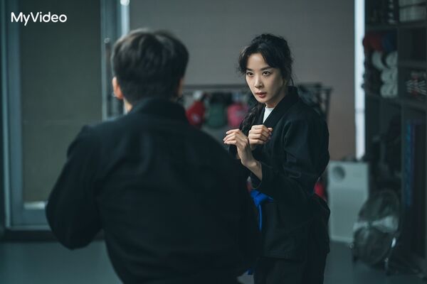 ▲▼顛覆國家的性交易!元斌愛妻新戲超敢拍 韓網口碑狂燒:背脊發涼。李奈映睽違3年回歸小螢幕,出道28年在《榮耀:她們的法庭》首當律師。《榮耀:她們的法庭》鄭恩彩飾演律師事務所代表。《榮耀:她們的法庭》李清娥變身武打擔當!飾演熱血律師。《榮耀:她們的法庭》三大女神同框,首播收視破紀錄。(圖/台灣大哥大MyVideo提供)