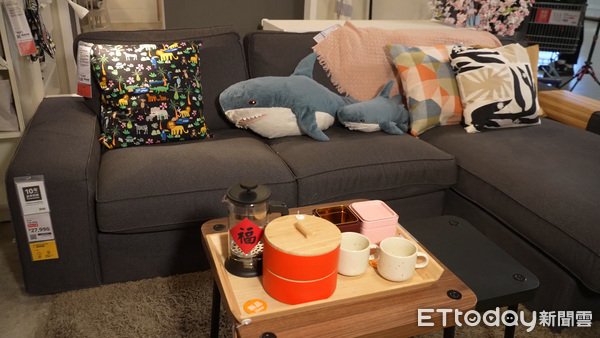 ▲▼過年團圓飯年味有儀式感!掌握餐桌佈置重點:紅色比例別超過四分之一,IKEA,餐桌。(圖/記者姜國輝攝)