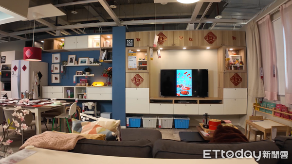 ▲▼過年團圓飯年味有儀式感!掌握餐桌佈置重點:紅色比例別超過四分之一,IKEA,餐桌。(圖/記者姜國輝攝)