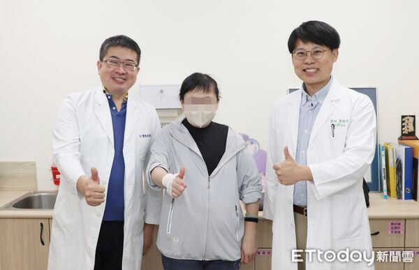 ▲50歲蔡姓女子因蟹足腫困擾30多年,經跨科治療後病灶明顯改善。(圖/記者游瓊華翻攝)