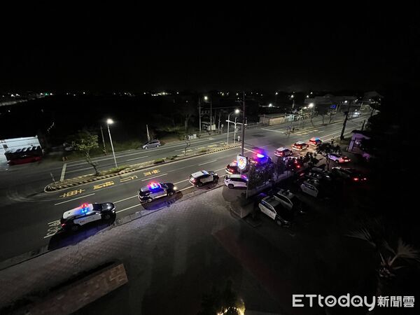 ▲善化警分局於春安工作首日動員警力執行擴大臨檢,全面強化治安維護。(記者林東良翻攝,下同)